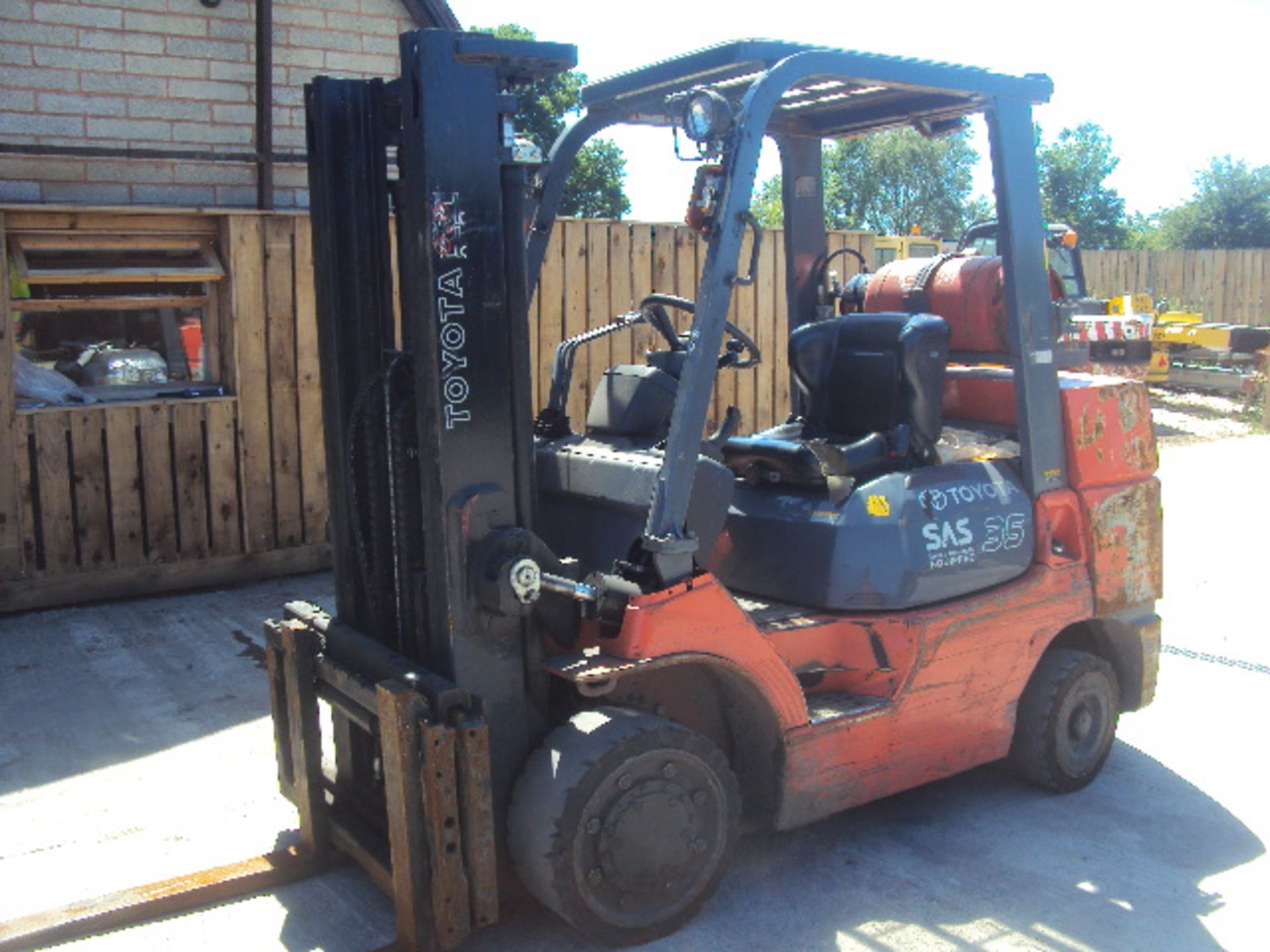 2009 TOYOTA FGCU35 3.5t gas driven forklift truck S/n: 70752 (3294 recorded hours) with duplex