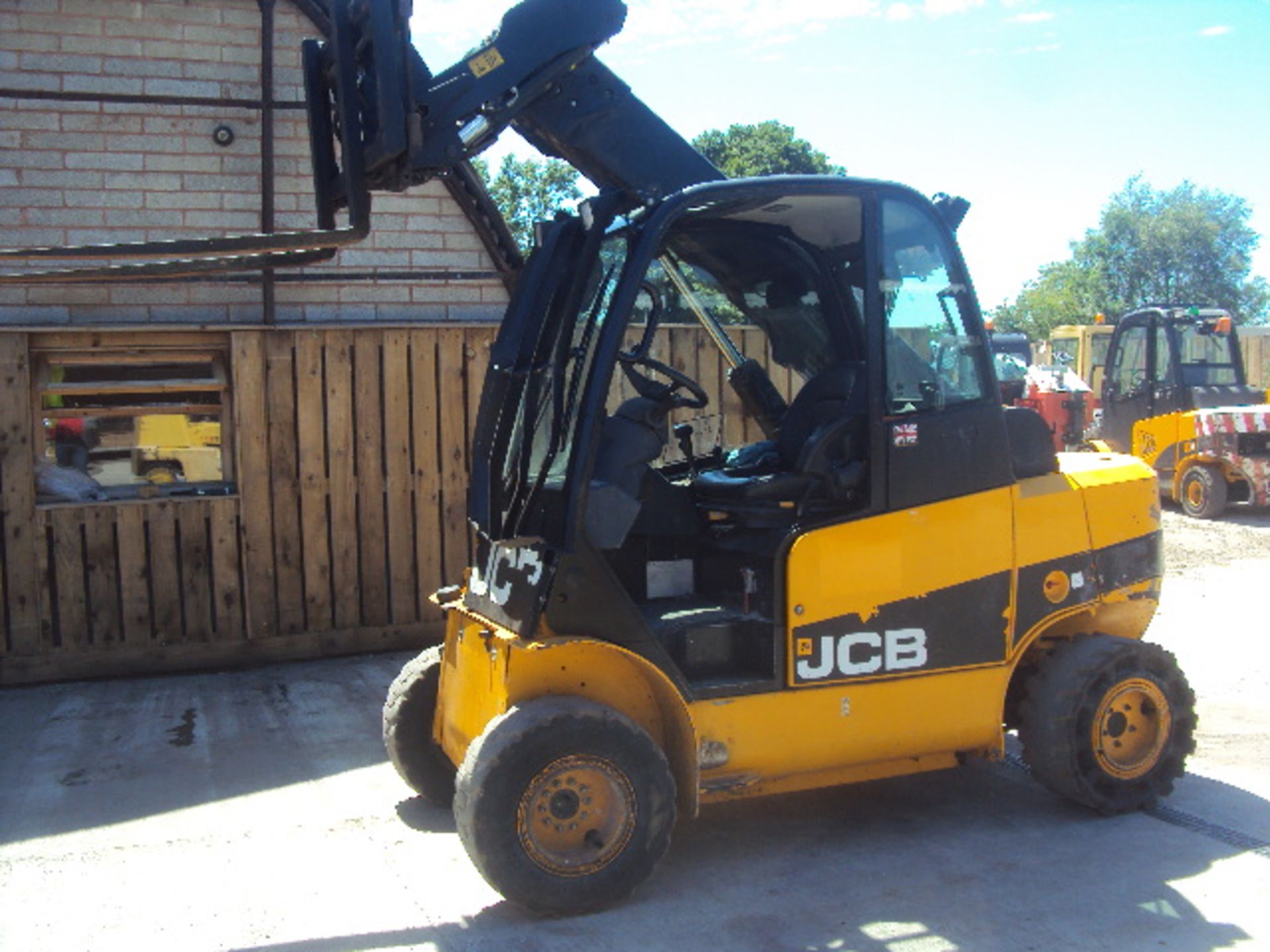 2011 JCB TLT35D 4x4 Teletruck S/n: C01540635 (3504 recorded hours) with 3rd service, forks & side- - Image 8 of 8