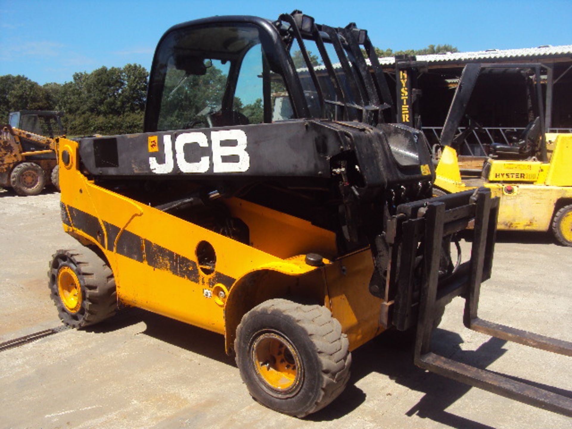 2011 JCB TLT35D 4x4 Teletruck S/n: C01540635 (3504 recorded hours) with 3rd service, forks & side- - Image 4 of 8