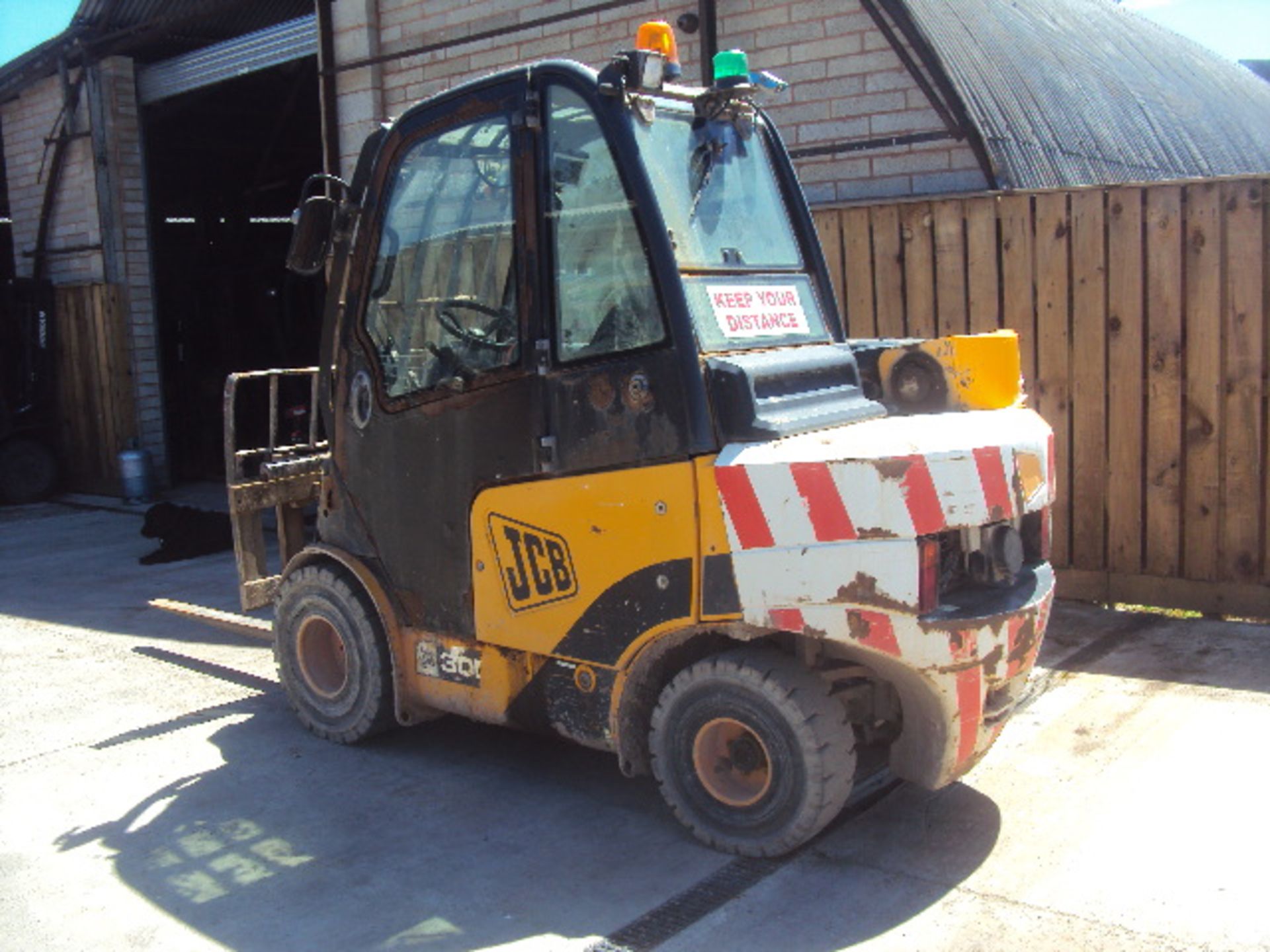 2007 JCB TLT30D 3t Teletruck S/n: L71175352 (2092 recorded hours) with forks & side-shift (RDL) - Image 2 of 8