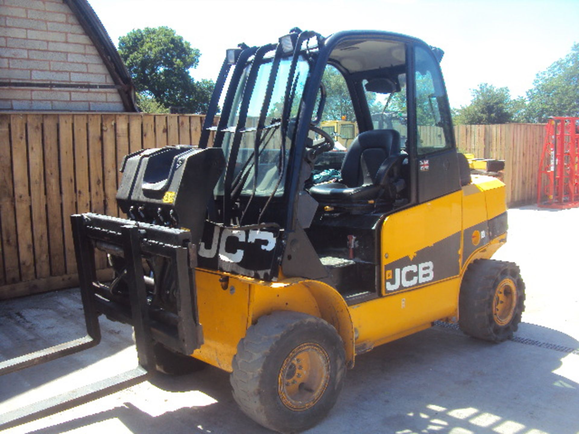 2011 JCB TLT35D 4x4 Teletruck S/n: C01540635 (3504 recorded hours) with 3rd service, forks & side-