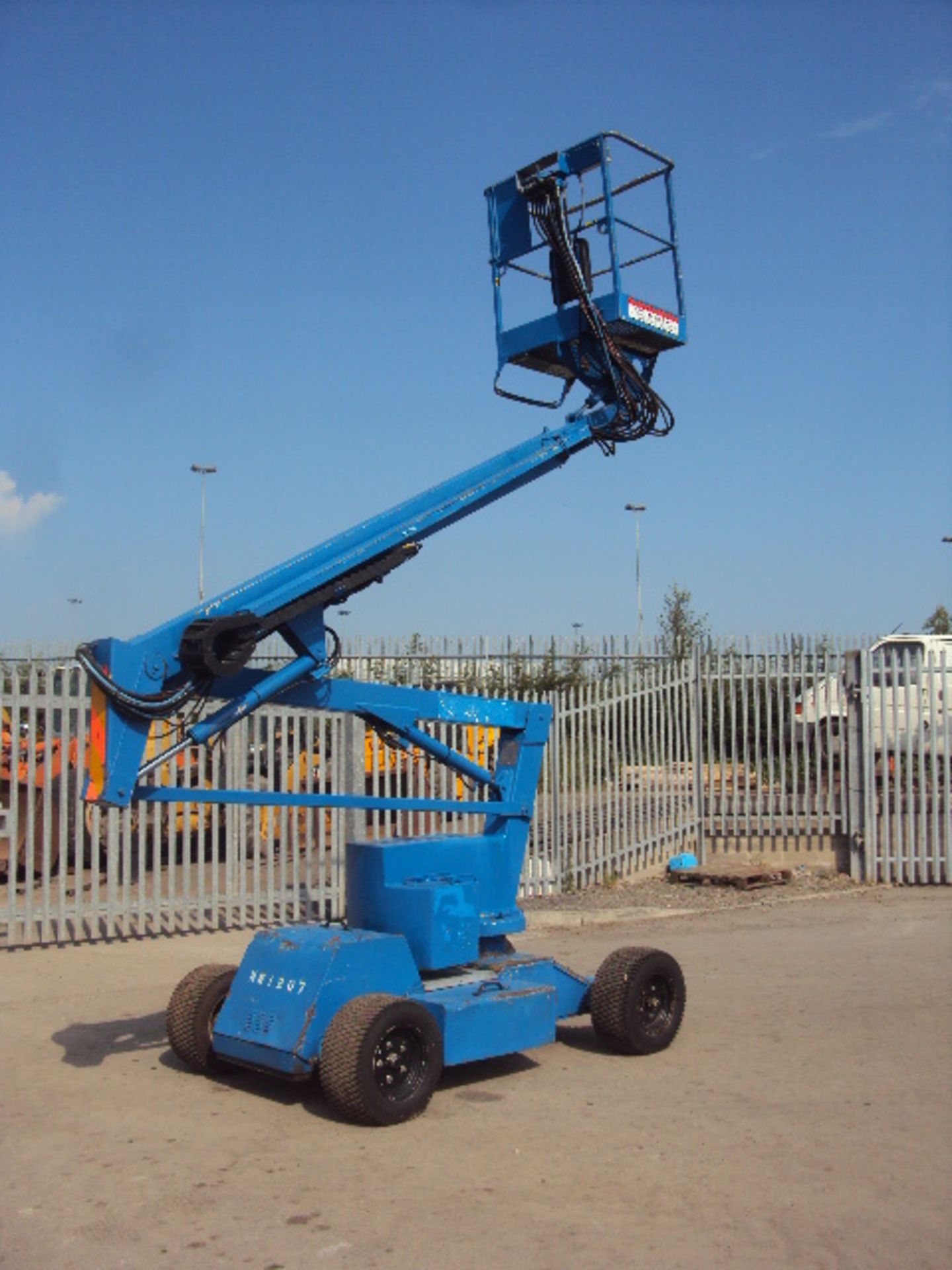 1999 NIFTYLIFT HR12NDE diesel/electric 12m articulated access platform S/n: 126294 (RDL)