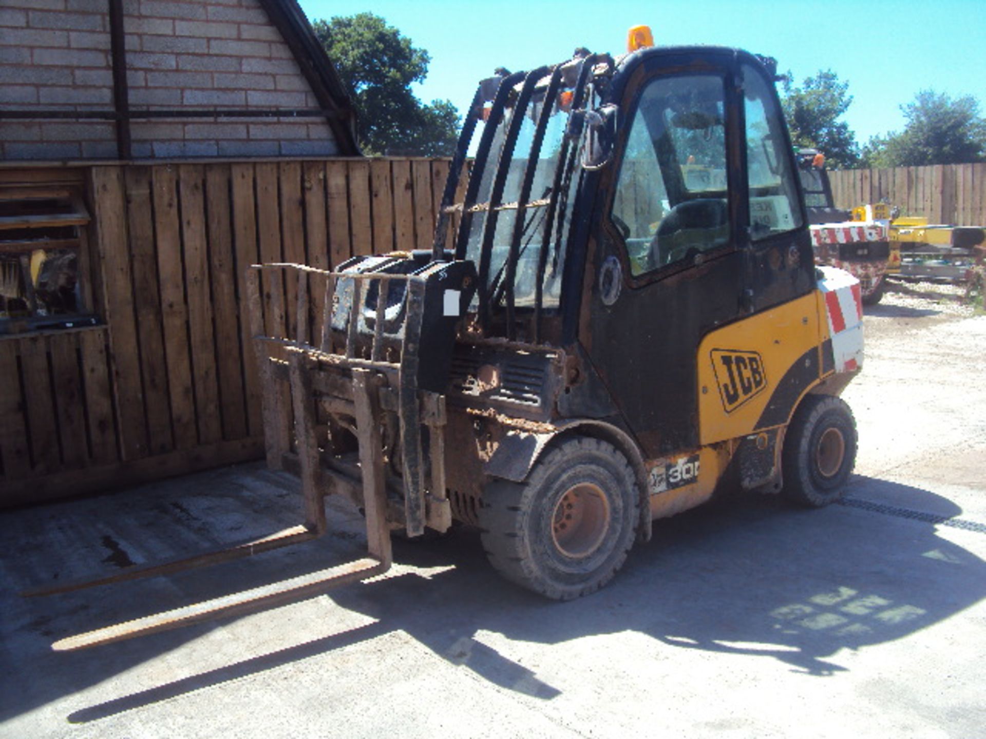 2007 JCB TLT30D 3t Teletruck S/n: L71175352 (2092 recorded hours) with forks & side-shift (RDL)