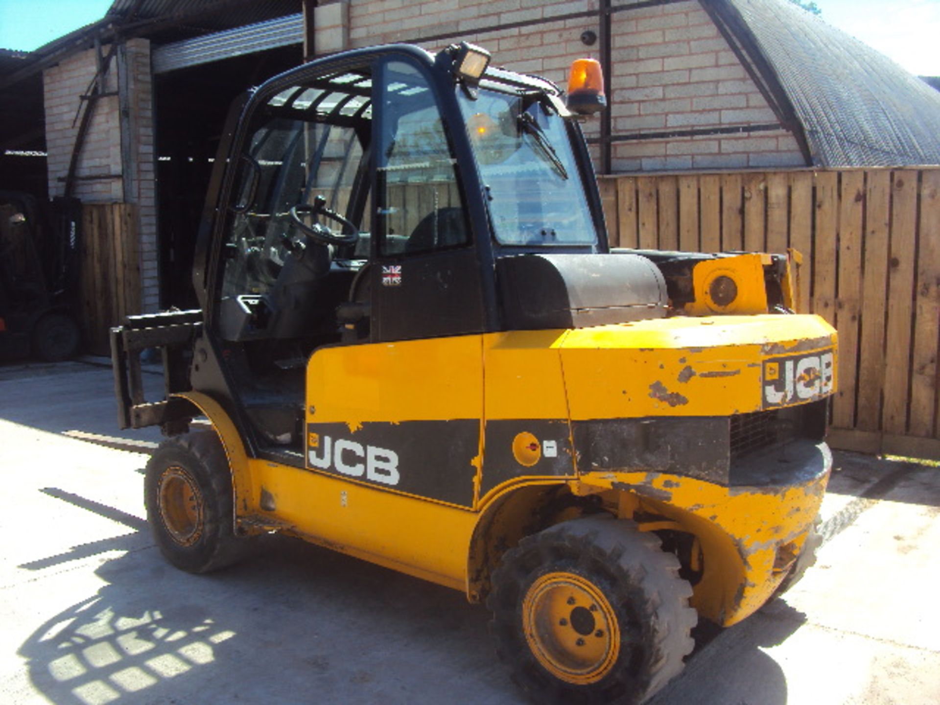 2011 JCB TLT35D 4x4 Teletruck S/n: C01540635 (3504 recorded hours) with 3rd service, forks & side- - Image 2 of 8