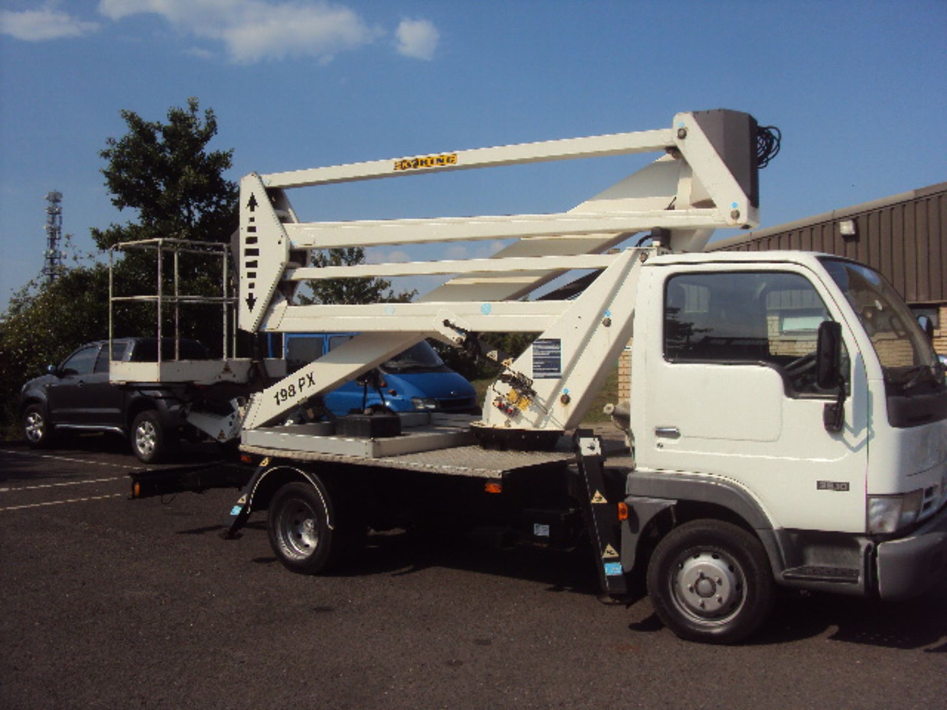 2006 NISSAN Cabstar Reg: FJ56 SZL with 2006 SKY KING E198PX mounted cherry picker (101418 recorded - Image 6 of 11