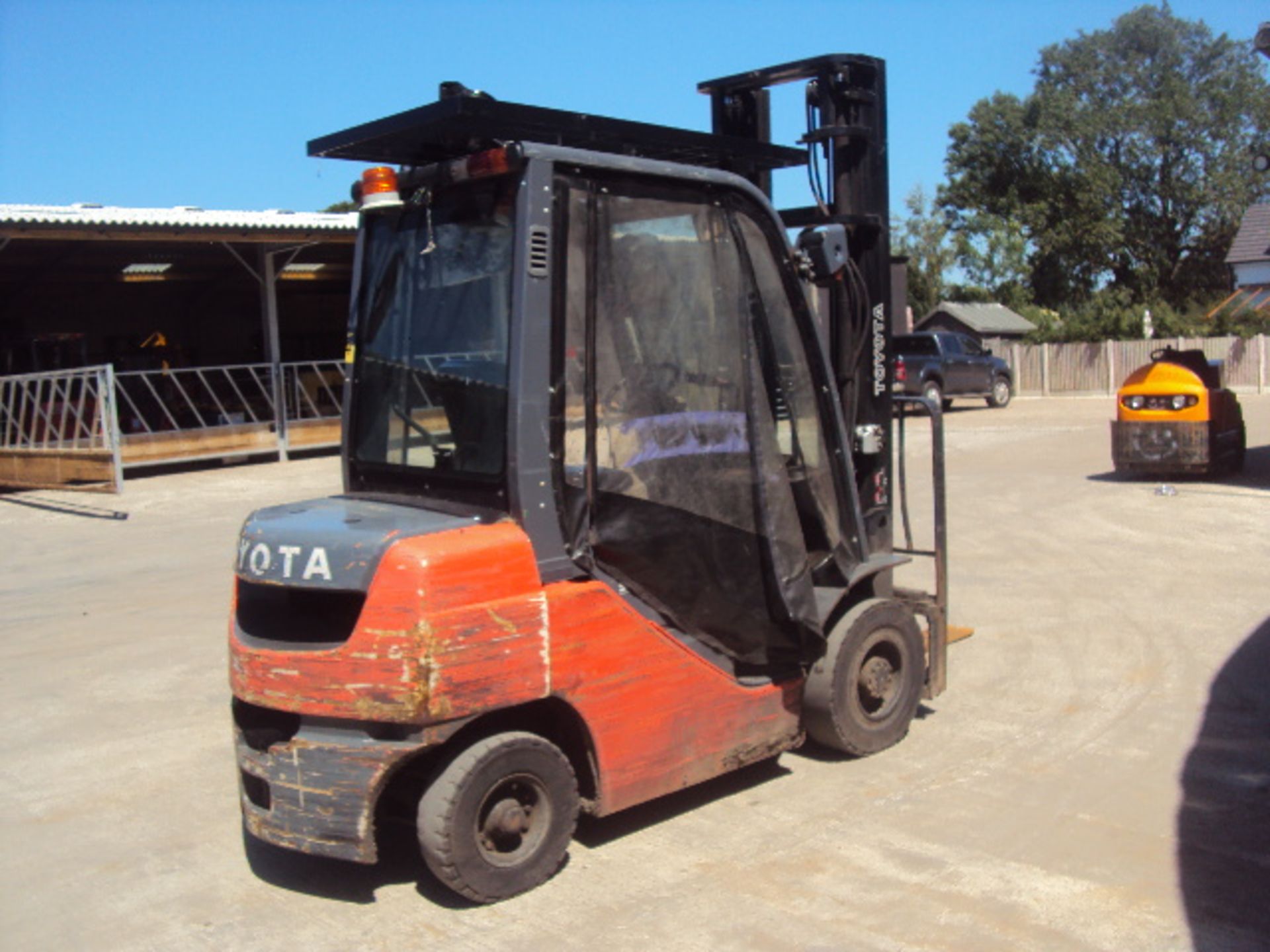 2008 TOYOTA 8FDF25 2.5t diesel driven forklift truck S/n: 8FDF25 11831 (6700 recorded hours) with - Image 3 of 8