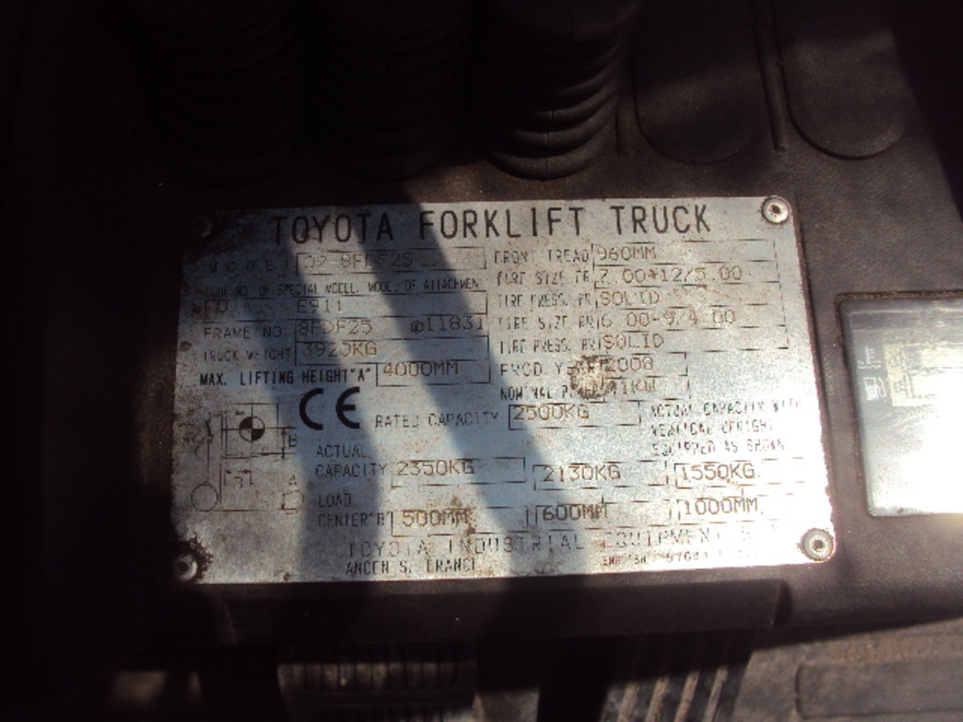 2008 TOYOTA 8FDF25 2.5t diesel driven forklift truck S/n: 8FDF25 11831 (6700 recorded hours) with - Image 7 of 8