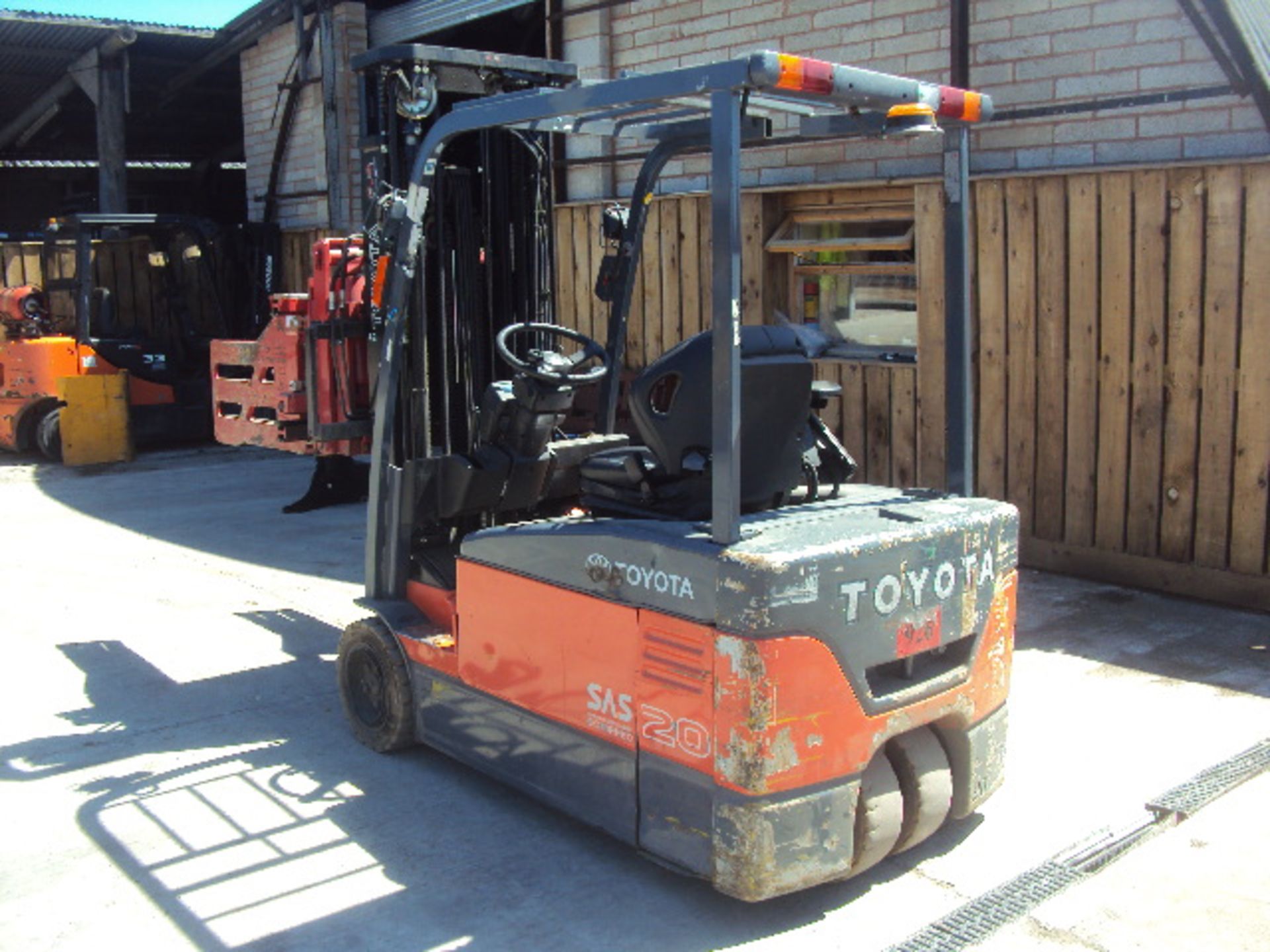 2008 TOYOTA FBEF20 2t battery driven forklift truck S/n: 7FBEF20E17636 with free-lift triplex - Image 3 of 9