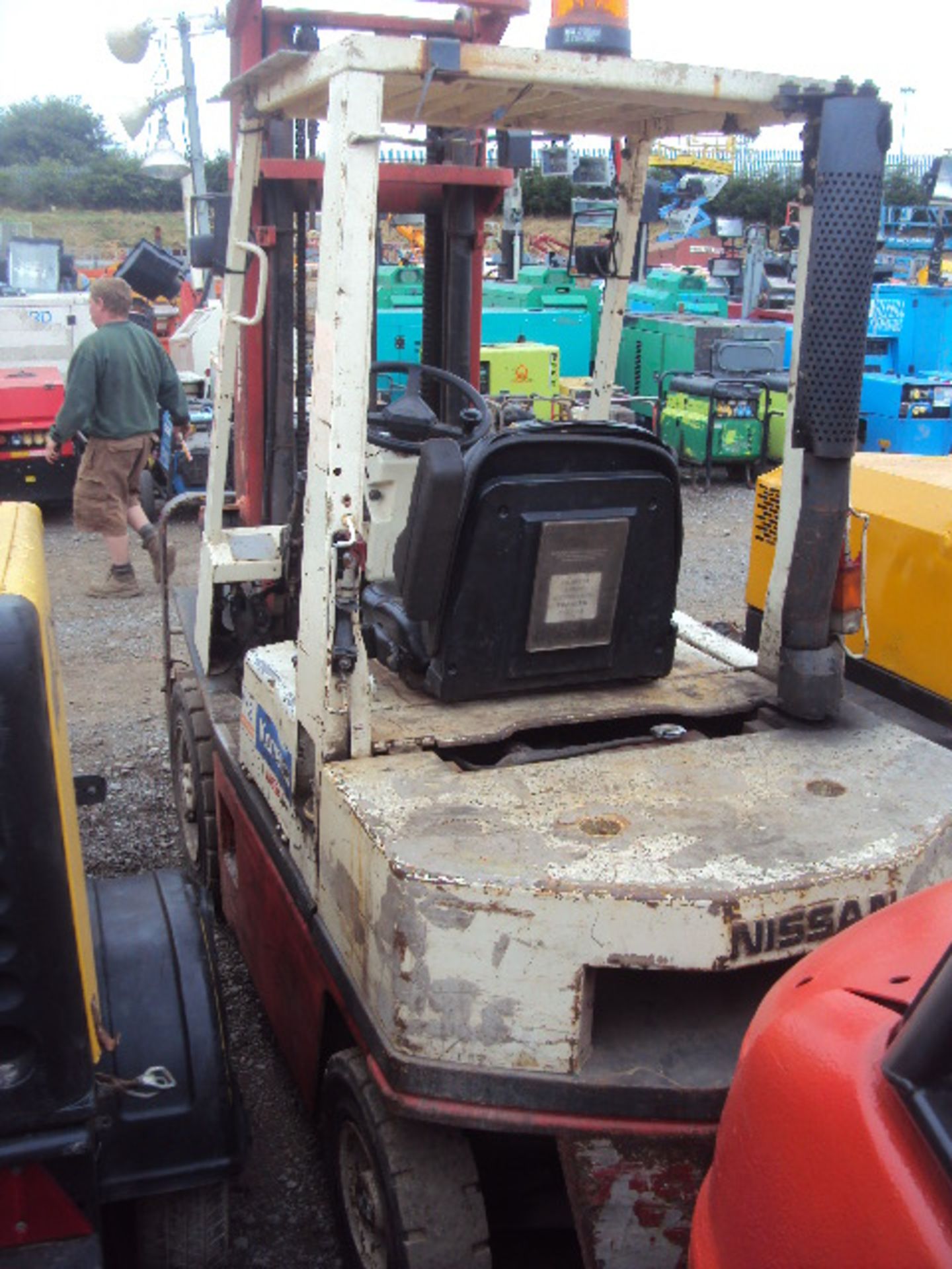 NISSAN 2t diesel forklift c/w side shift (RDL) (s/n 770615) - Image 3 of 3