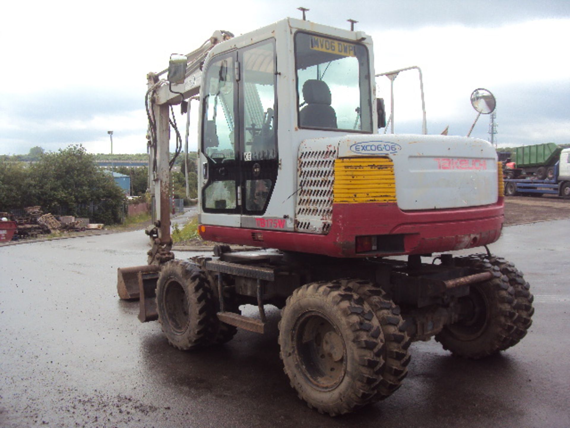 2006 TAKEUCHI TB175W 7.5t wheeled excavator S/n: 1752051 (RG: MV06DWP with bucket, blade, Q/ - Image 4 of 8