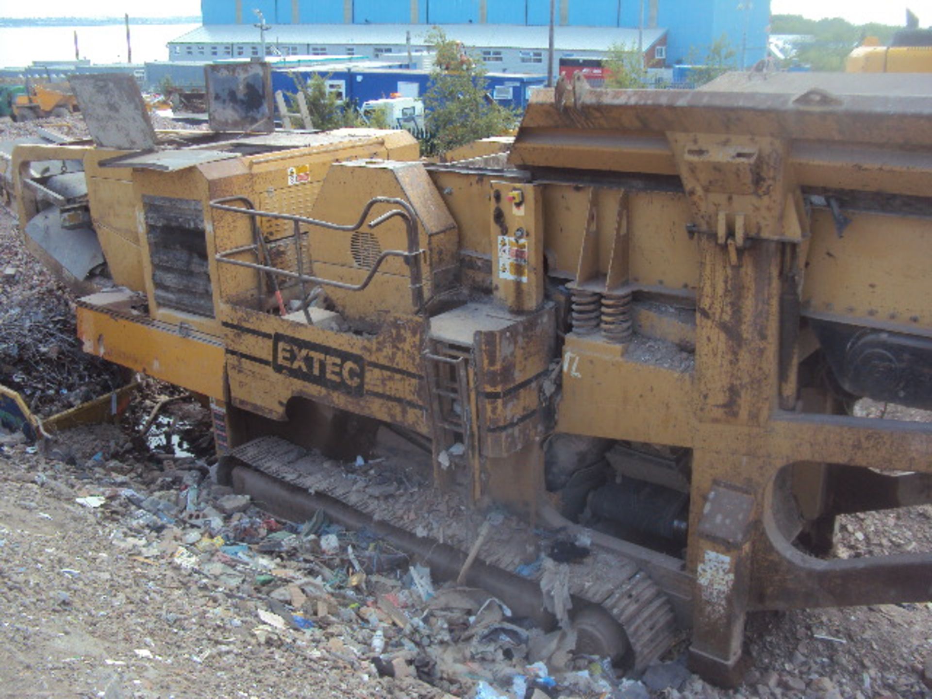 2006 EXTEC C12 steel tracked jaw crusher with Deutz V6 Turbo engine, vibratory hopper feed, metal - Image 5 of 12