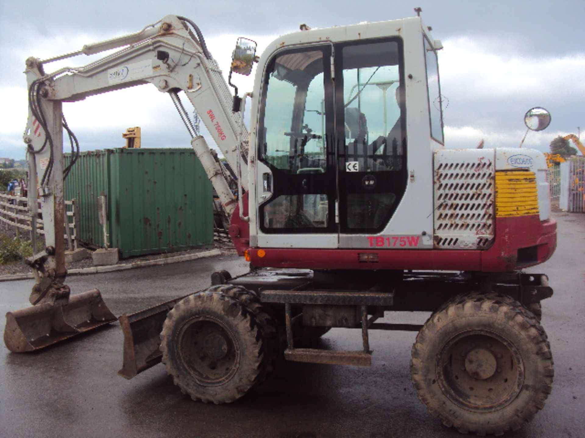 2006 TAKEUCHI TB175W 7.5t wheeled excavator S/n: 1752051 (RG: MV06DWP with bucket, blade, Q/ - Image 3 of 8