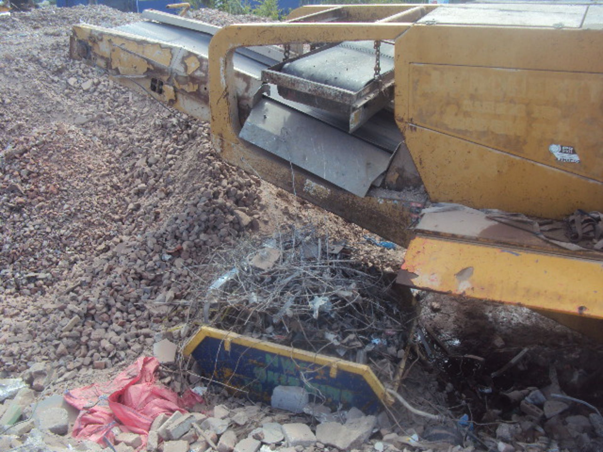 2006 EXTEC C12 steel tracked jaw crusher with Deutz V6 Turbo engine, vibratory hopper feed, metal - Image 6 of 12