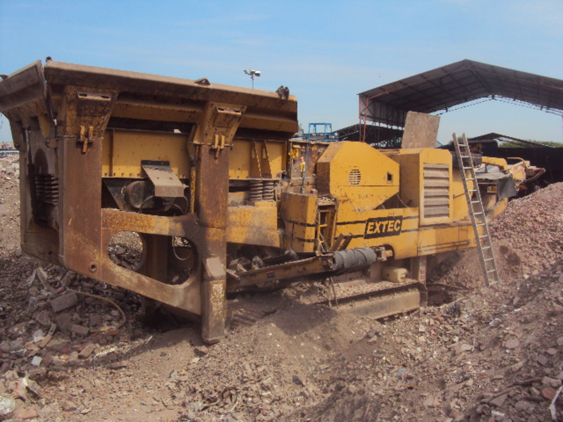 2006 EXTEC C12 steel tracked jaw crusher with Deutz V6 Turbo engine, vibratory hopper feed, metal