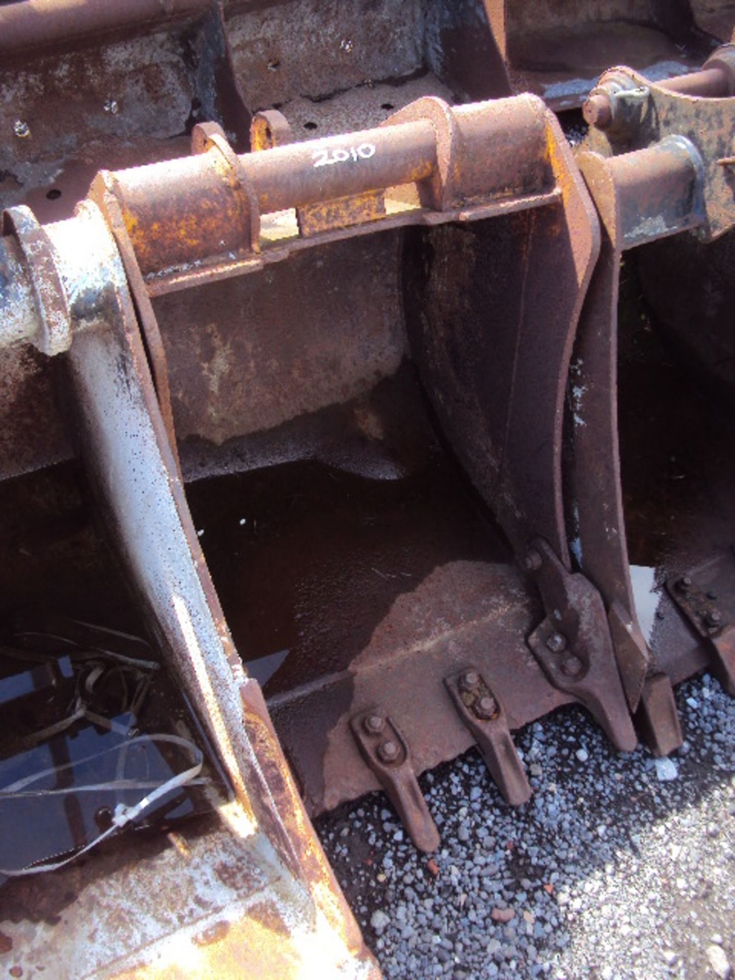 22'' digger bucket with teeth (TEREX Q/hitch coupling)