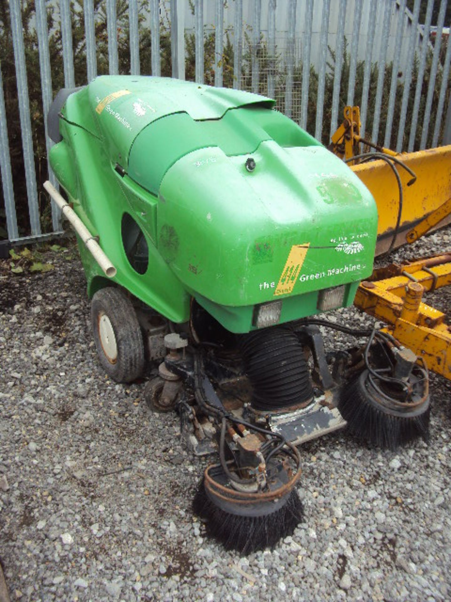 APPLIED 414 diesel pedestrian sweeper