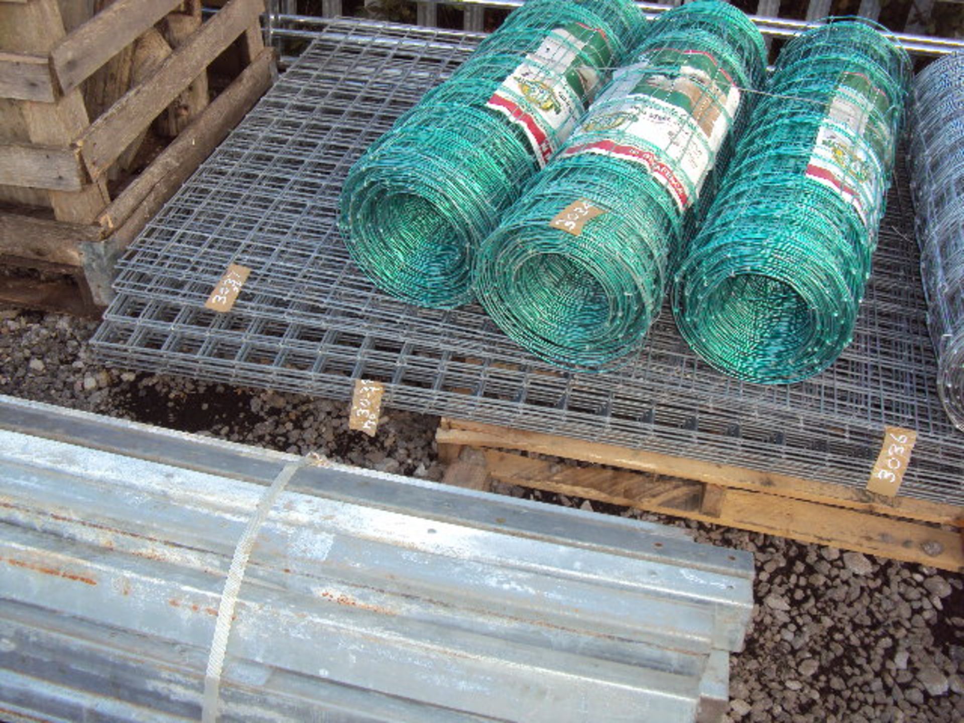 10 x panels of 108'' x 42'' welded mesh