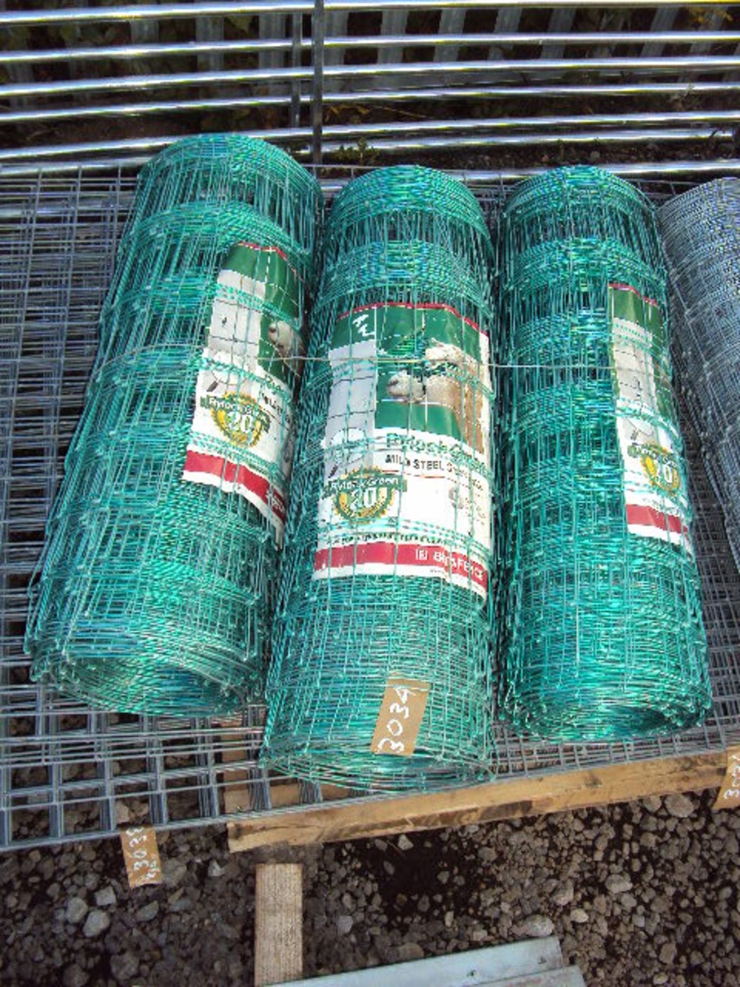 3 x rolls of stock netting (green)