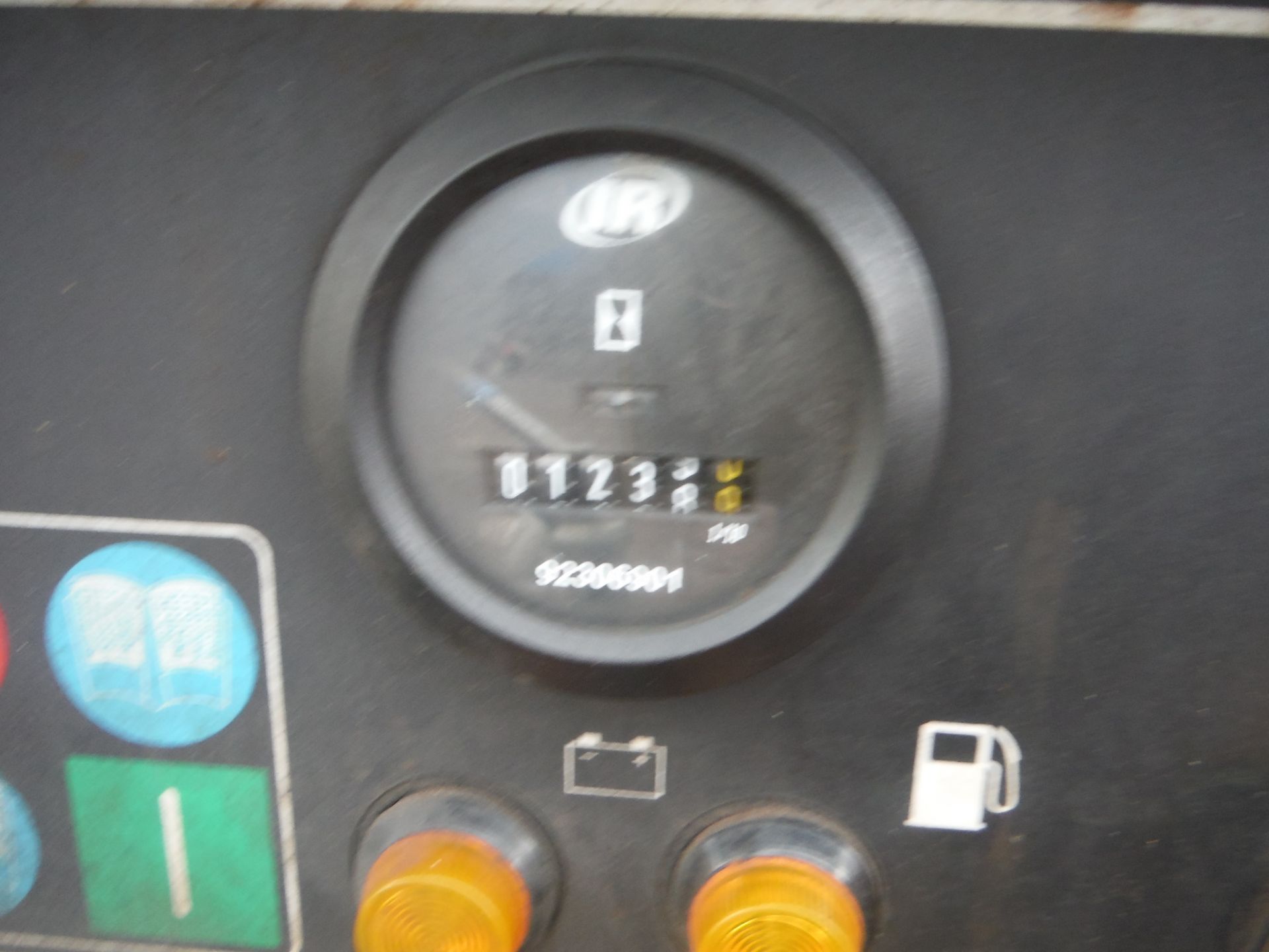 2005 INGERSOLL RAND 741 fast tow compressor, 1238 hours, s/nY421646 (RMA) - Image 3 of 4