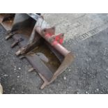 JCB 16'' digging bucket with teeth (25mm pins)