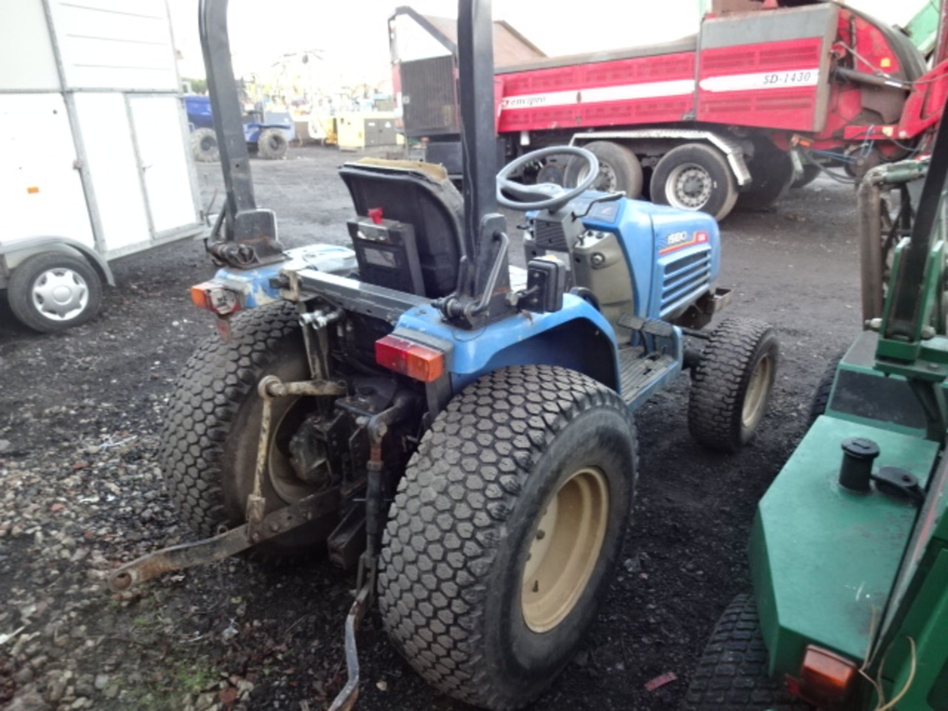 ISEKI 325 tractor 4wd compact tractor, 3598 recorded hours, 3 point linkage & pto (R&D) - Image 2 of 3