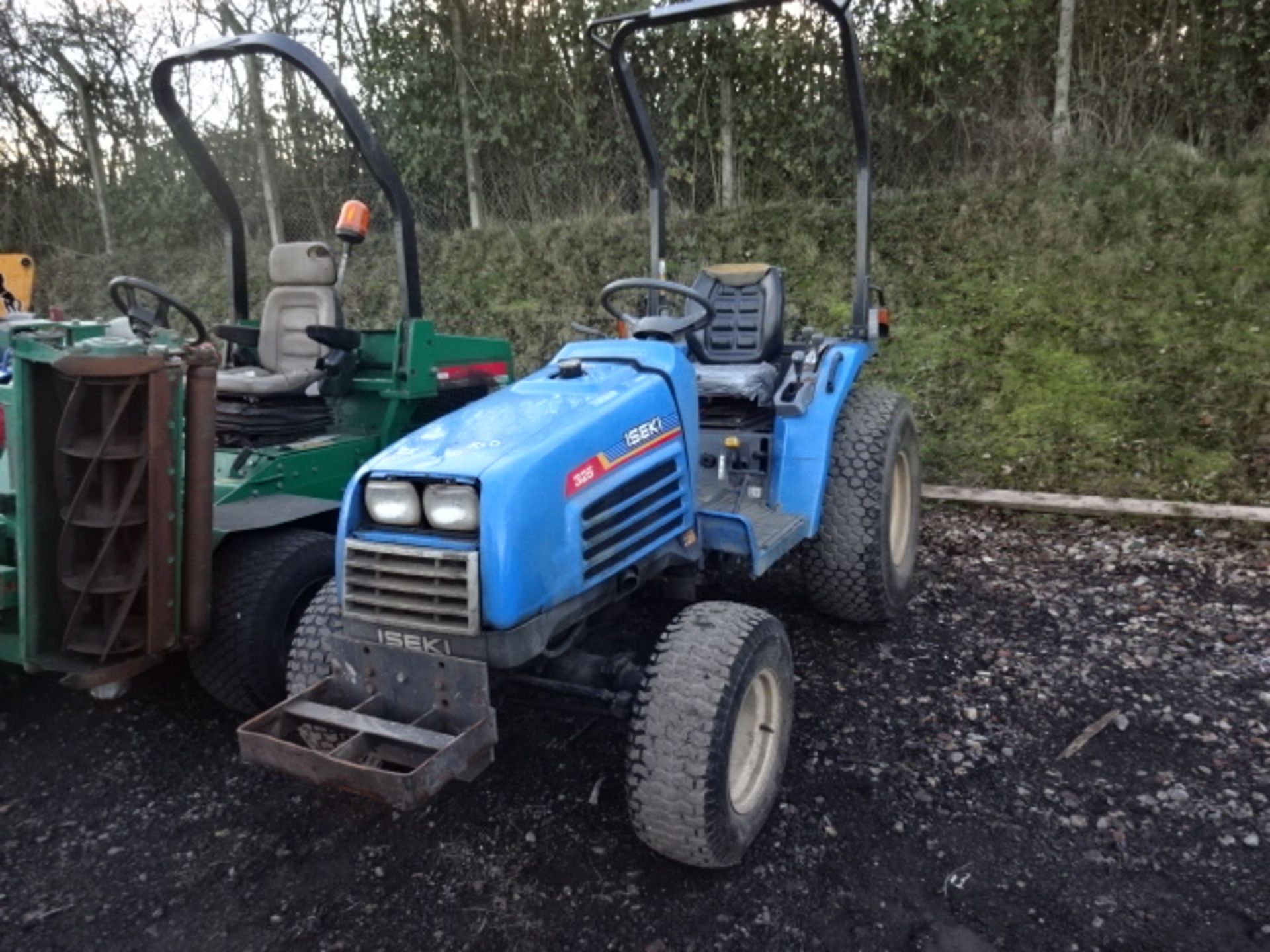 ISEKI 325 tractor 4wd compact tractor, 3598 recorded hours, 3 point linkage & pto (R&D)