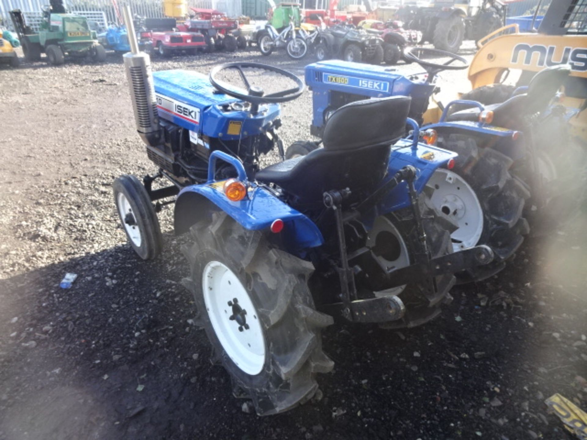 ISEKI TX1510 3-cylinder 2wd compact tractor, 535 hours c/w 3-point linkage & pto (R&D) - Image 3 of 4