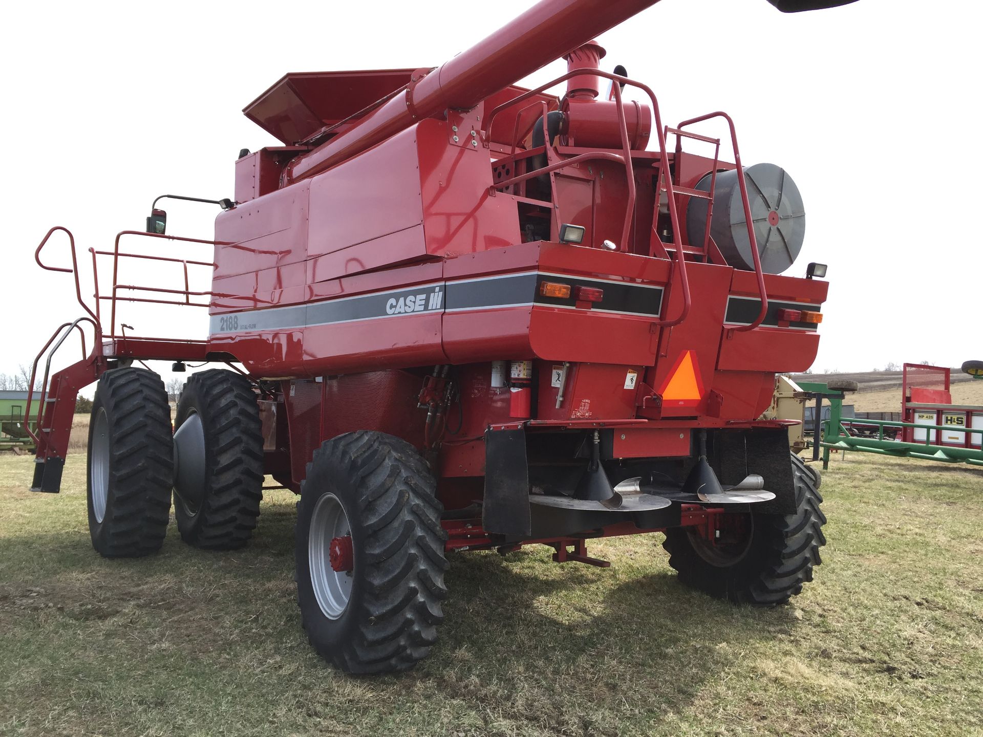 1996 IH 2188 combine, 3800 hrs, 4 whl drive, yield monitor, straw chopper, field tracker CORN HEAD - Image 5 of 14