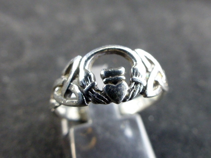 Sterling silver claddagh ring - Image 3 of 3