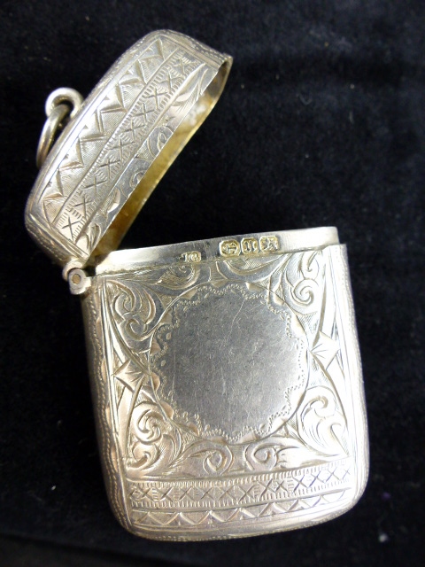 Silver vesta case with chased decoration - Image 2 of 3