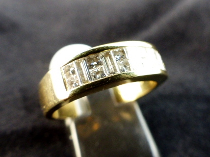 18 ct 1.00 ct diamond half eternity ring - Image 3 of 3