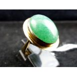 9 ct gold jade cabochon ring. Size N.