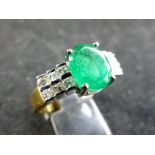 18 ct heavy set 2.00 ct oval emerald rin