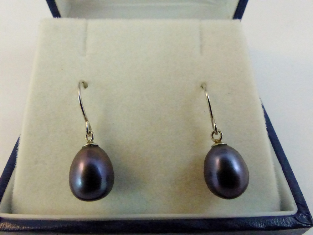 Silver freshwater lilac pearl earrings