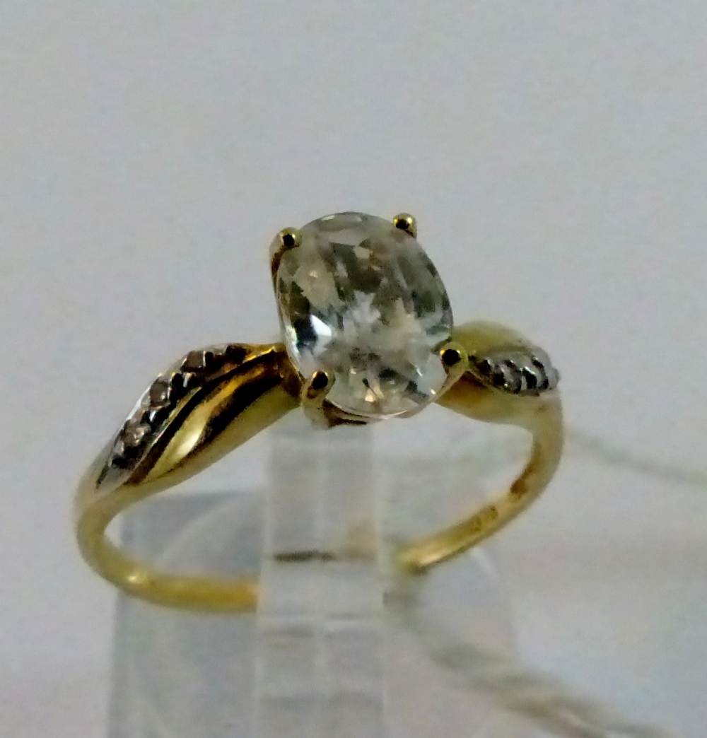 9 ct yellow gold solitaire set with diamond shoulder ring. Size M.