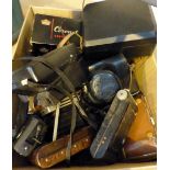 Large quantity of mixed vintage cameras