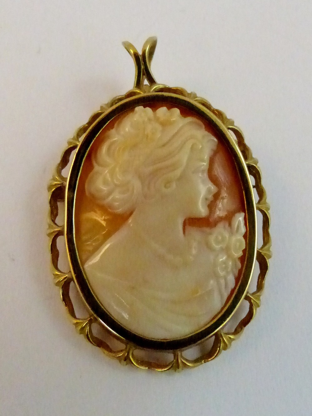 9 ct gold mounted cameo brooch 6g