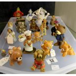 Tray of ceramic ornaments including teddy bear examples