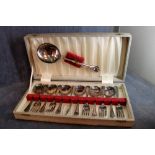 Cased set of desert spoons and forks in silver plate