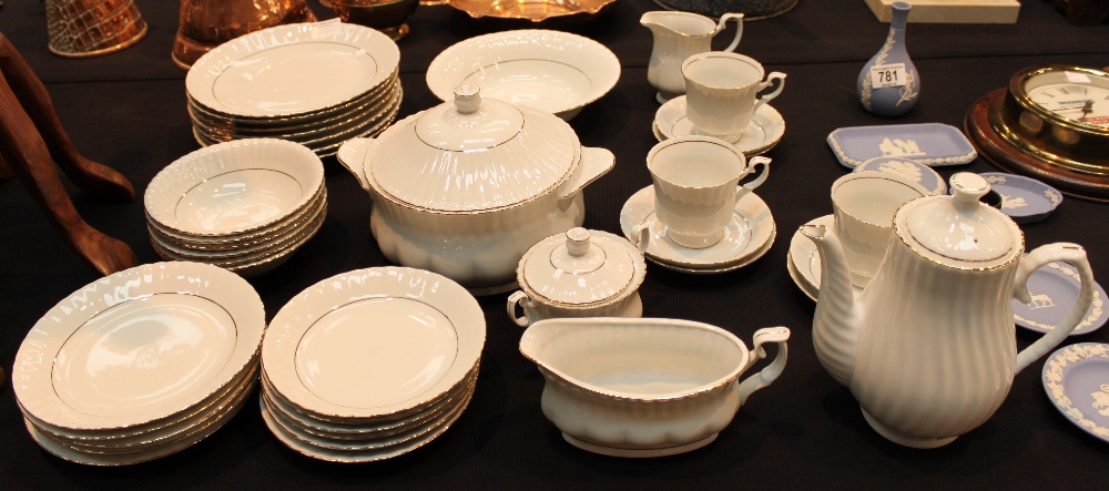 Quantity of Chodziez Polish tea and dinner ware
