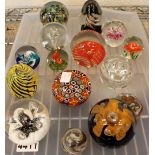 Tray of fifteen mixed paperweights