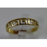 9 ct yellow gold ring,