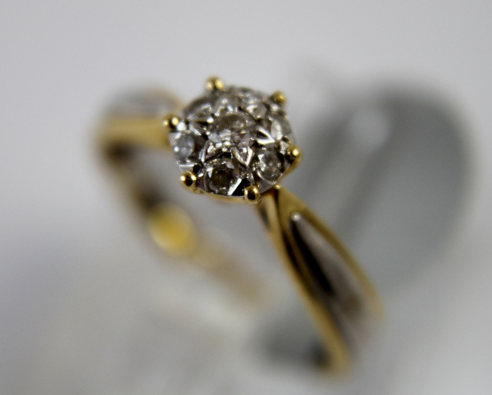 18 ct vintage diamond cluster ring,