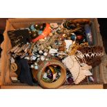 Box of mixed costume jewellery