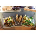 Tray of decorative ceramic and other frogs in ceramic and glass and five Leonardo figurines