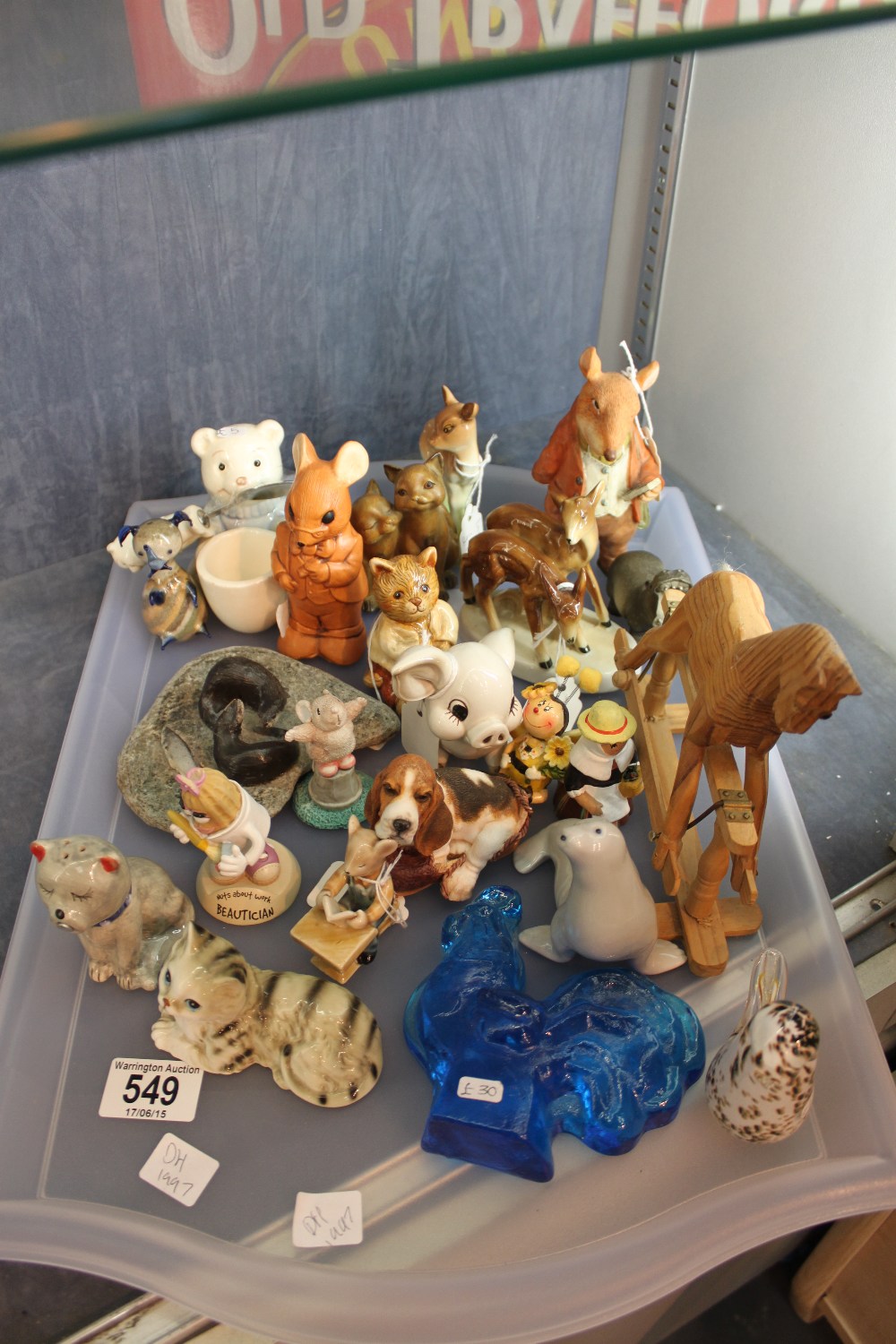 Tray of mainly ceramic animal related ornaments