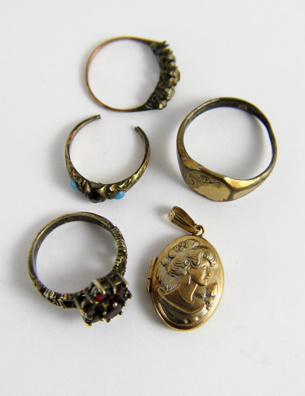 Mixed quantity of hallmarked silver and gold jewellery A/F. 13.