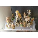 Quantity of unnamed people and bird figurines