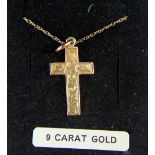 9 ct yellow gold cross. 1.