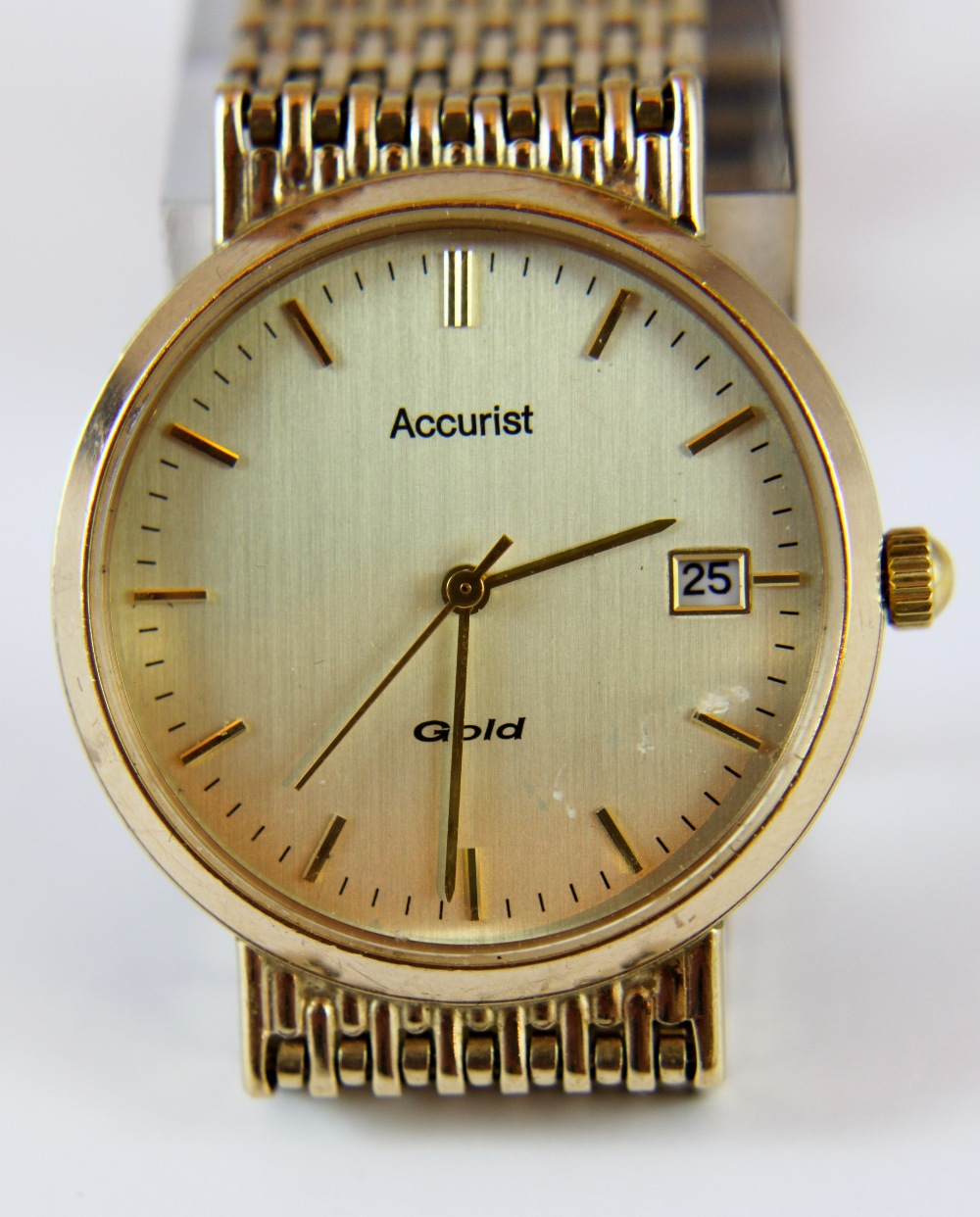 9ct yellow gold gents Accurist wristwatch with flexible 9ct gold strap  Total 48.
